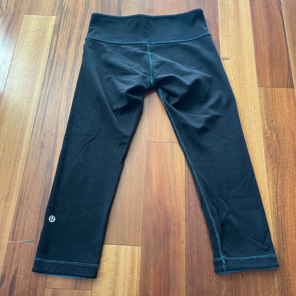 Lululemon Athletica Reversible Capri Leggings